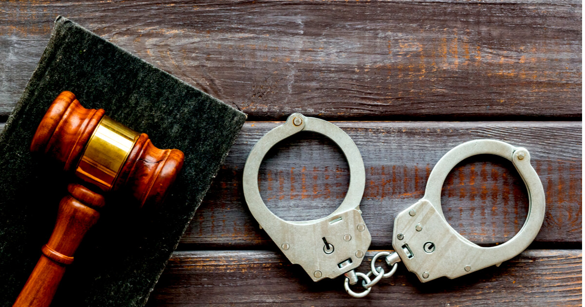 仮想通貨詐欺容疑者が中国に送還、カンボジアでの逮捕とその背景