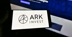 キャシー・ウッドCEO、「ビットコインは3つの革命」強気姿勢を示す